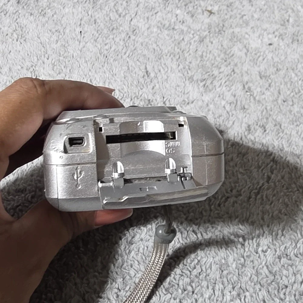 Kodak EasyShare CD40 4.0MP Digital Camera Silver Works
